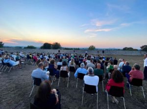 Pubblico in ascolto di Gregorio De Felice