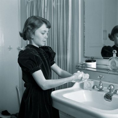 L’igiene-quotidiana-in-una-foto-americana-degli-anni-Trenta