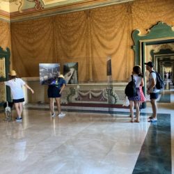 Palazzo Ducale: mostra “Scene di strada”, Archivio Storico Intesa Sanpaolo / Publifoto